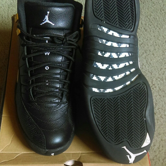 Athletic_Shoes